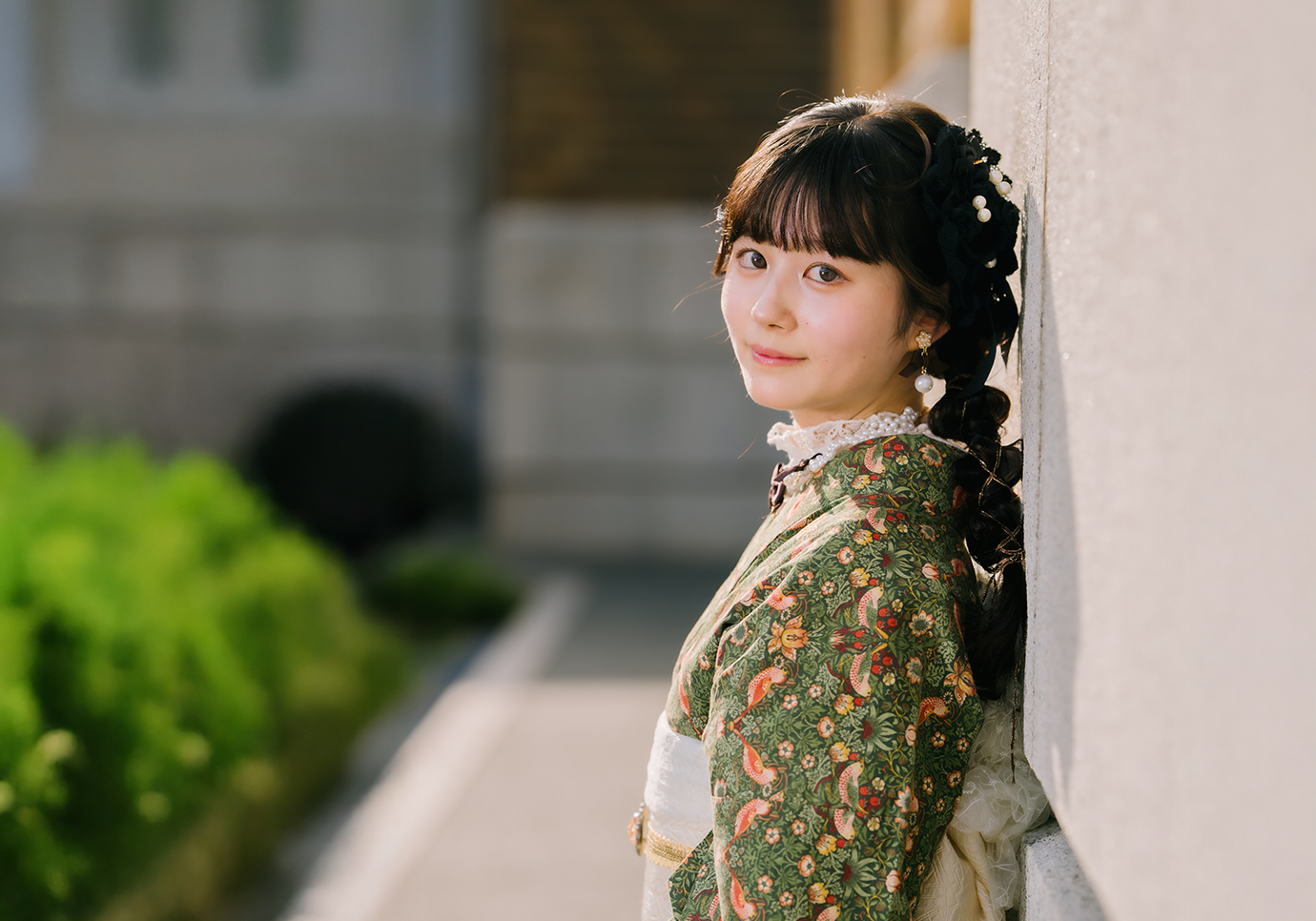 写真撮影されている着物姿の女性